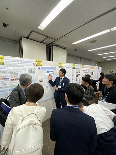 鈴木さん 学会での様子